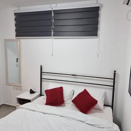 דירת זוּגַג מפנקת עם מרפסת משגעת ונוף למפרץ. Apartment Eilat Ngoại thất bức ảnh