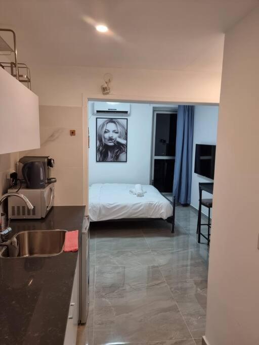 דירת זוּגַג מפנקת עם מרפסת משגעת ונוף למפרץ. Apartment Eilat Ngoại thất bức ảnh