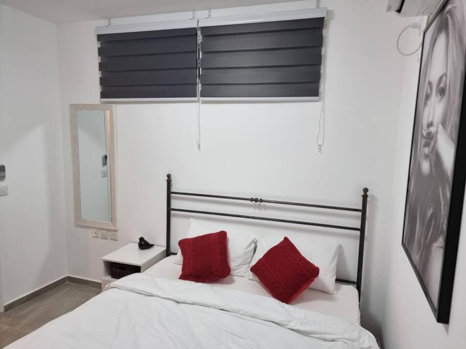 דירת זוּגַג מפנקת עם מרפסת משגעת ונוף למפרץ. Apartment Eilat Ngoại thất bức ảnh