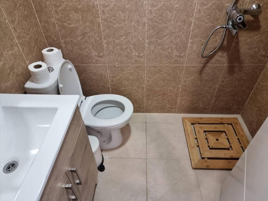 דירת זוּגַג מפנקת עם מרפסת משגעת ונוף למפרץ. Apartment Eilat Ngoại thất bức ảnh