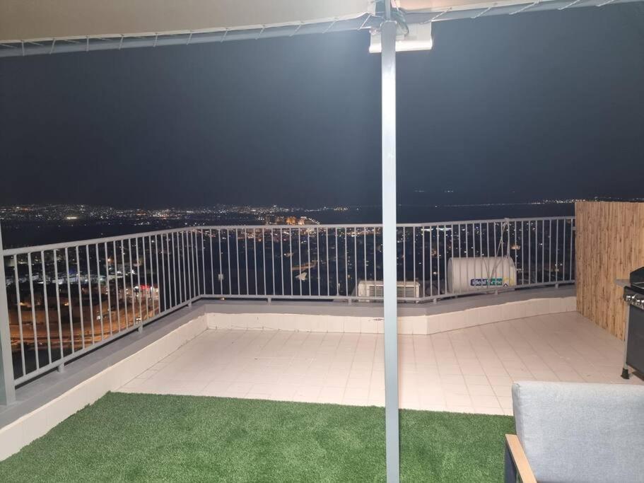דירת זוּגַג מפנקת עם מרפסת משגעת ונוף למפרץ. Apartment Eilat Ngoại thất bức ảnh