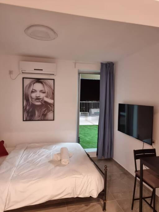 דירת זוּגַג מפנקת עם מרפסת משגעת ונוף למפרץ. Apartment Eilat Ngoại thất bức ảnh