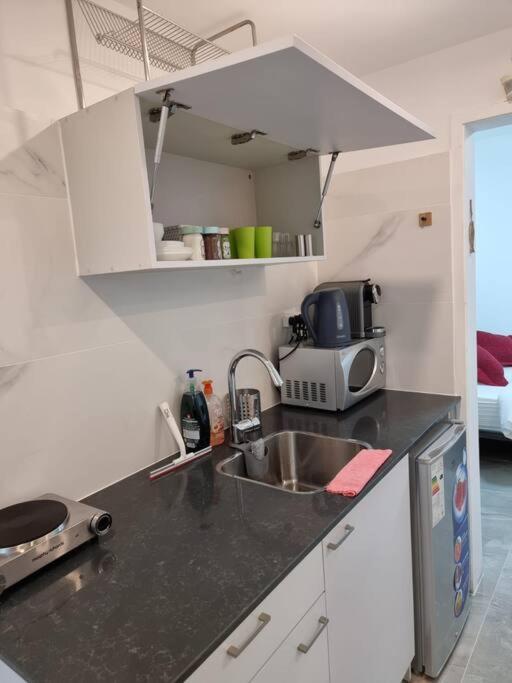 דירת זוּגַג מפנקת עם מרפסת משגעת ונוף למפרץ. Apartment Eilat Ngoại thất bức ảnh